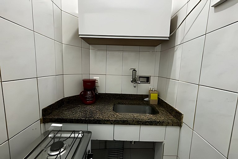 Compacto studio a 150m do metro.