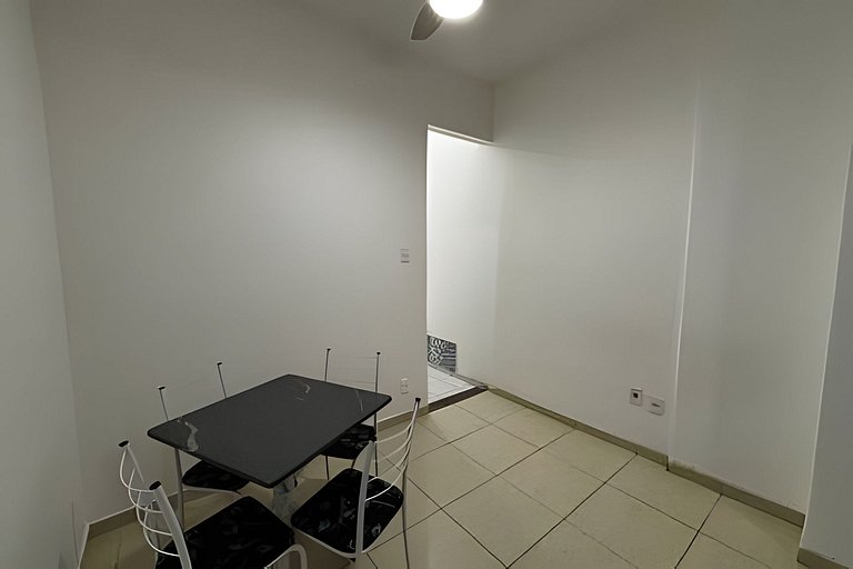 Compacto studio a 150m do metro.