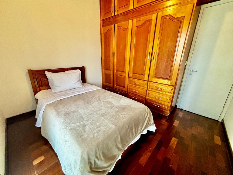 Apto 2 quartos com vista para o Cristo e garagem