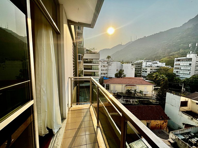 Apto 2 quartos com vista para o Cristo e garagem