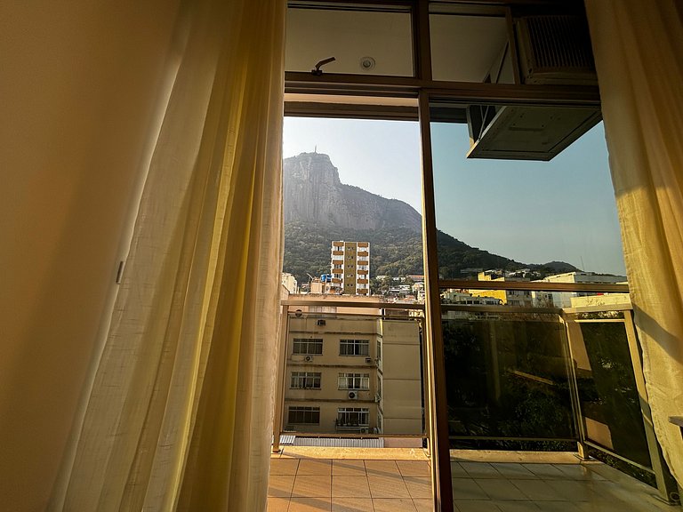 Apto 2 quartos com vista para o Cristo e garagem