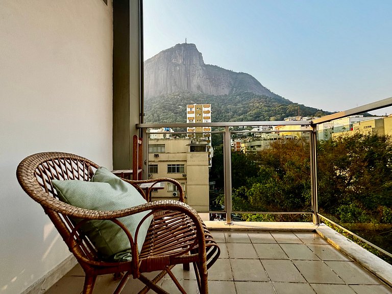 Apto 2 quartos com vista para o Cristo e garagem