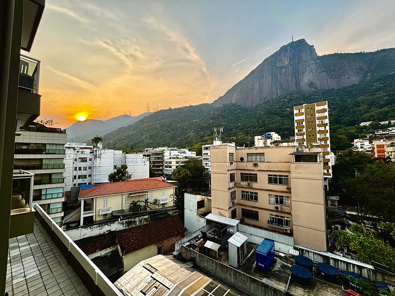 Apto 2 quartos com vista para o Cristo e garagem