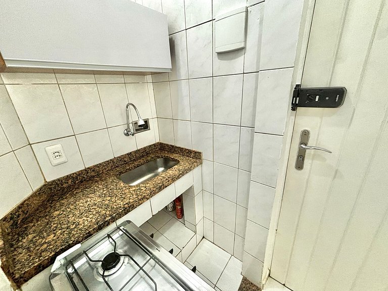 Compacto studio a 150m do metro.