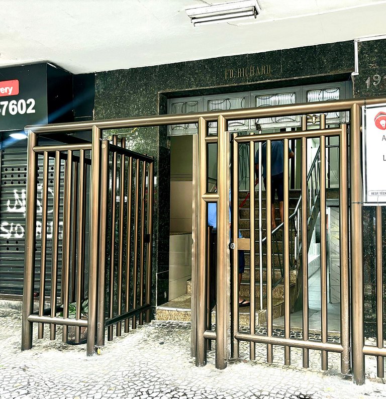 Compacto studio a 150m do metro.