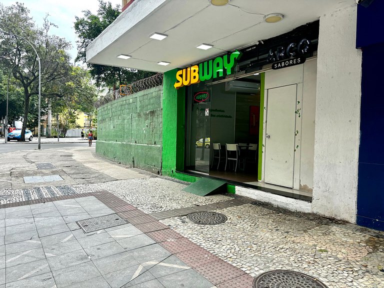 Compacto studio a 150m do metro.