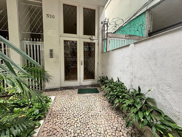 Studio em Copacabana | Praia e metrô ao lado