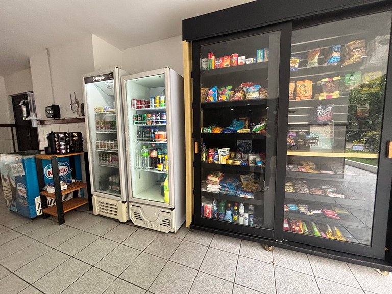 2Qt. com vaga de garagem, Piscina e cama Queen