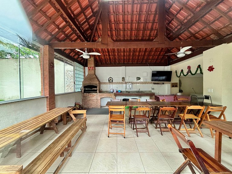 2Qt. com vaga de garagem, Piscina e cama Queen
