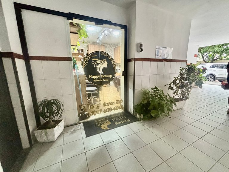 2qts em condomínio com piscina na Barra da Tijuca