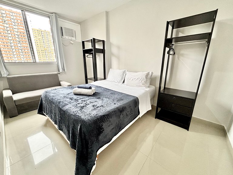 2Qt. com vaga de garagem, Piscina e cama Queen
