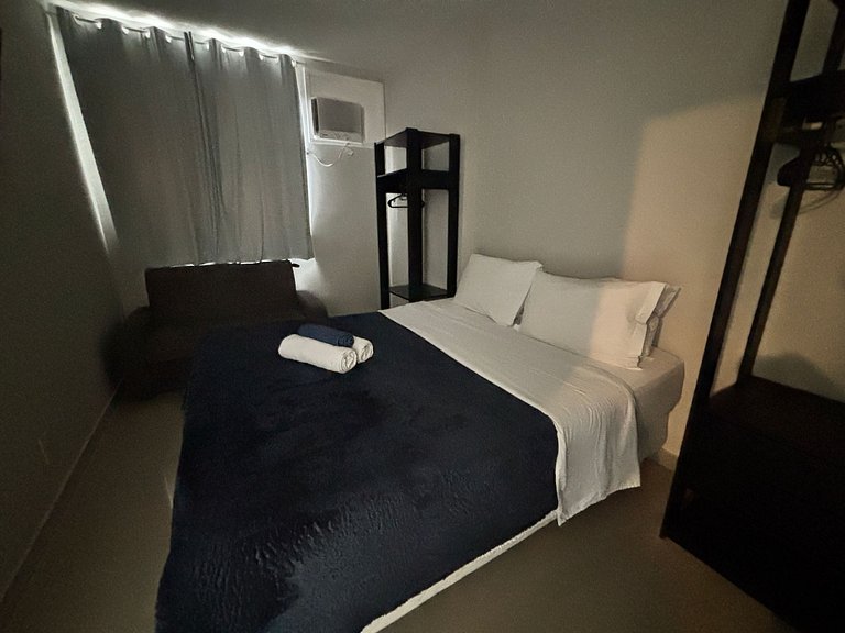 2Qt. com vaga de garagem, Piscina e cama Queen