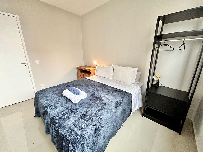 2Qt. com vaga de garagem, Piscina e cama Queen