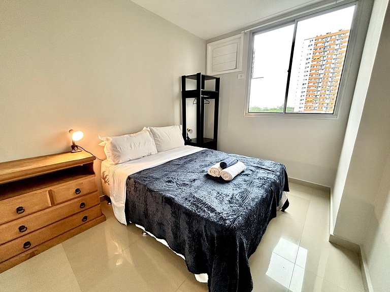 2Qt. com vaga de garagem, Piscina e cama Queen