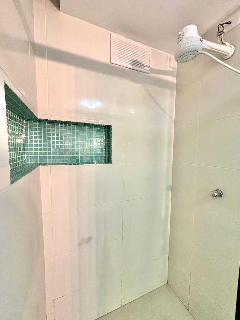 2qts em condomínio com piscina na Barra da Tijuca