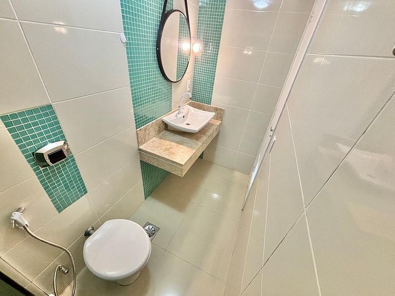 2qts em condomínio com piscina na Barra da Tijuca