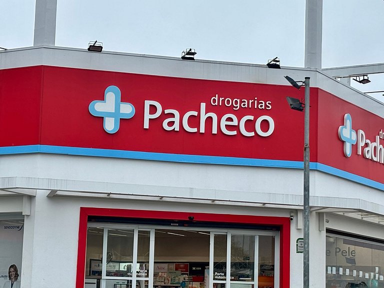 2qts em condomínio com piscina na Barra da Tijuca