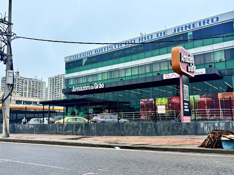 2qts em condomínio com piscina na Barra da Tijuca