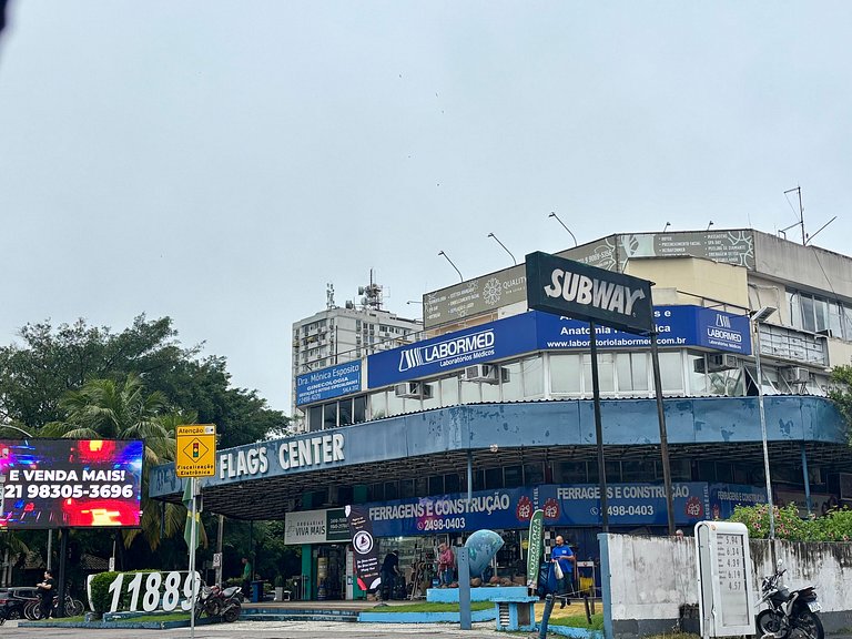 2qts em condomínio com piscina na Barra da Tijuca