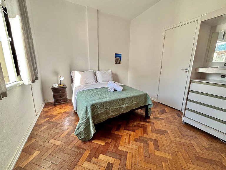 1 quarto a 2min. da praia de Copacabana