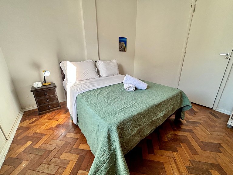 1 quarto a 2min. da praia de Copacabana