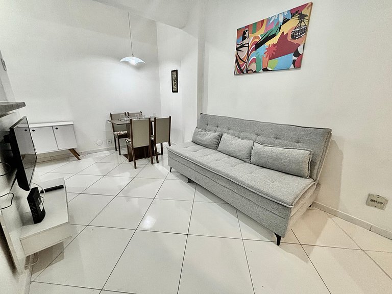1quarto a 2 quadras da praia de Copacabana!