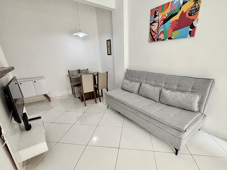 1quarto a 2 quadras da praia de Copacabana!