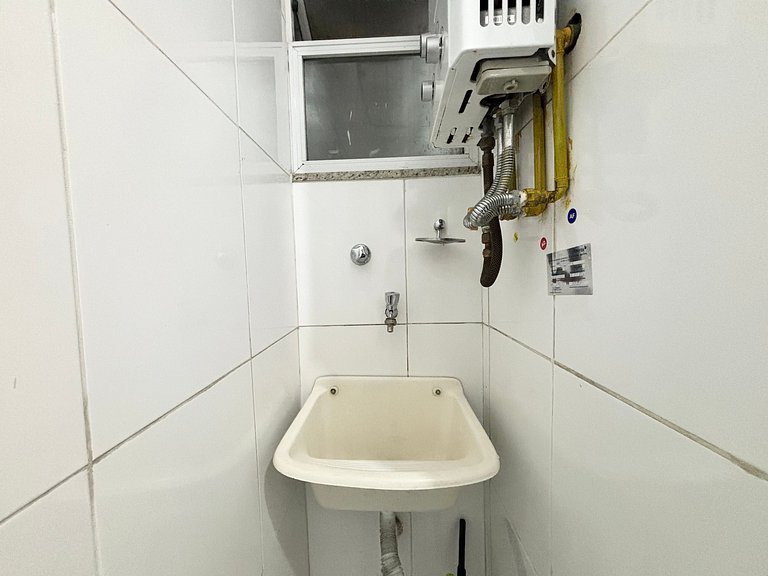 1quarto a 2 quadras da praia de Copacabana!