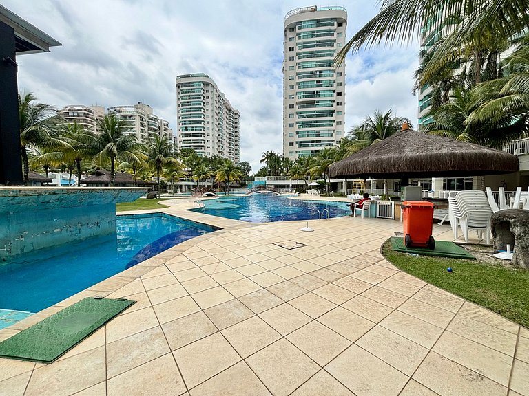 2Qts. com Hidro em luxuoso condomínio na Barra