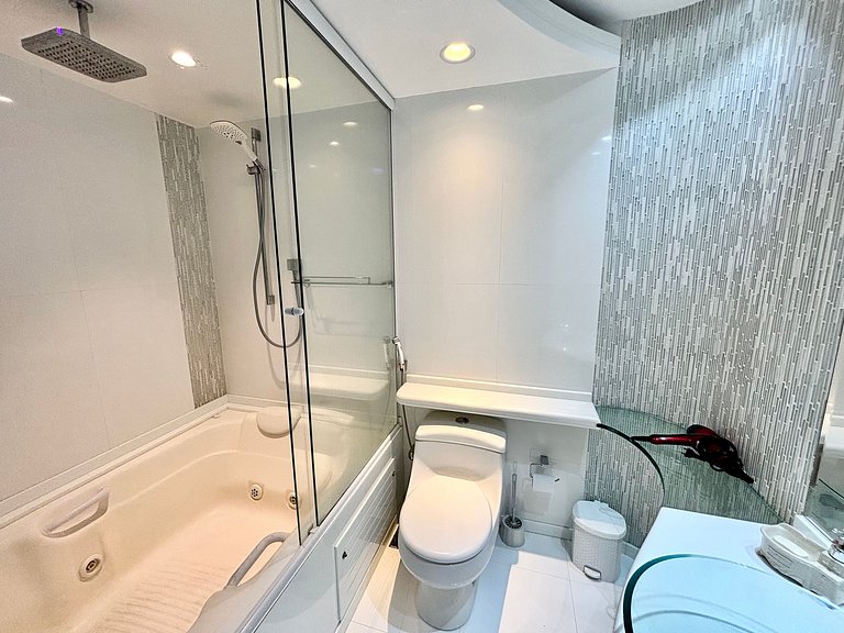 2Qts. com Hidro em luxuoso condomínio na Barra