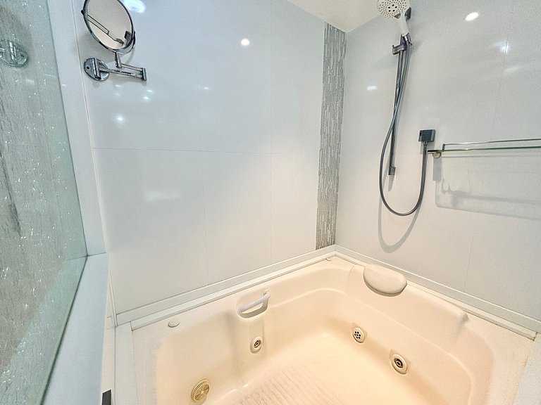 2Qts. com Hidro em luxuoso condomínio na Barra