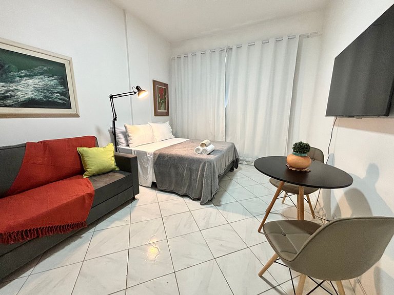 Studio em Copacabana | Praia e metrô ao lado