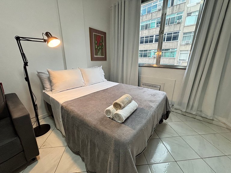 Studio em Copacabana | Praia e metrô ao lado