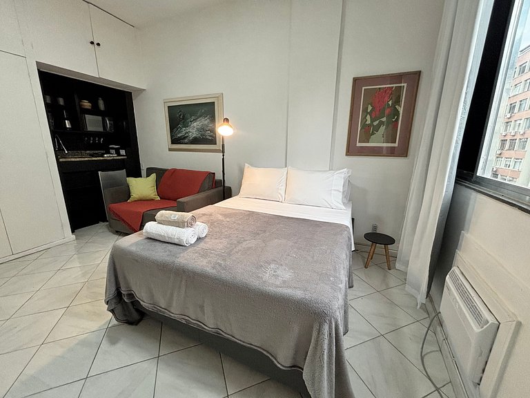 Studio em Copacabana | Praia e metrô ao lado