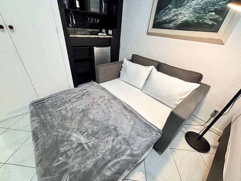 Studio em Copacabana | Praia e metrô ao lado