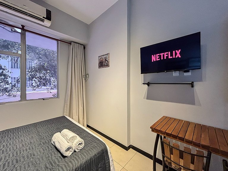 Studio no Centro próx. do Aero, metrô e consulado.