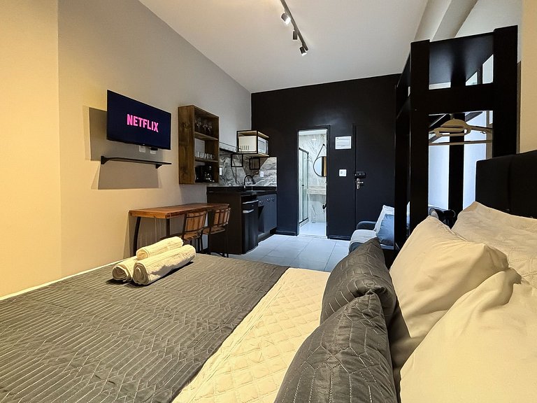 Studio no Centro próx. do Aero, metrô e consulado.