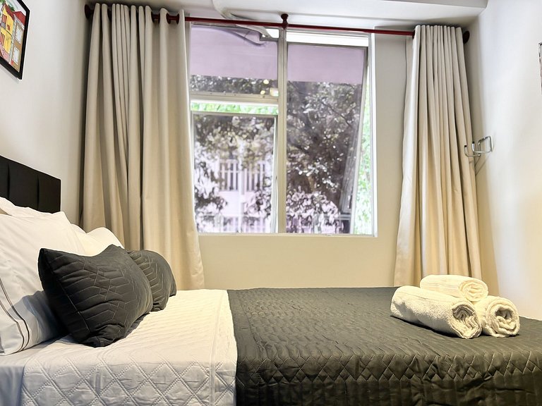 Studio no Centro próx. do Aero, metrô e consulado.