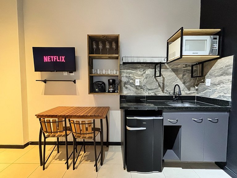 Studio no Centro próx. do Aero, metrô e consulado.