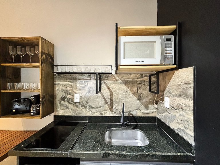 Studio no Centro próx. do Aero, metrô e consulado.