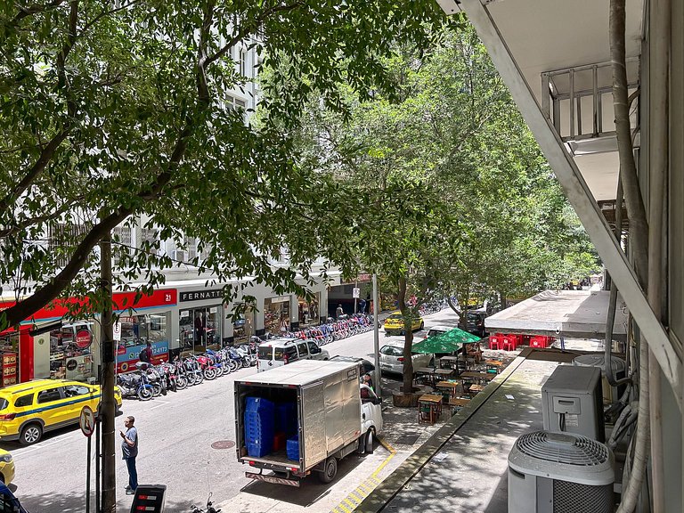 Studio no Centro próx. do Aero, metrô e consulado.