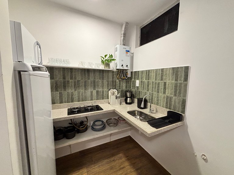 Studio em Copa com vibe praiana e portaria 24h