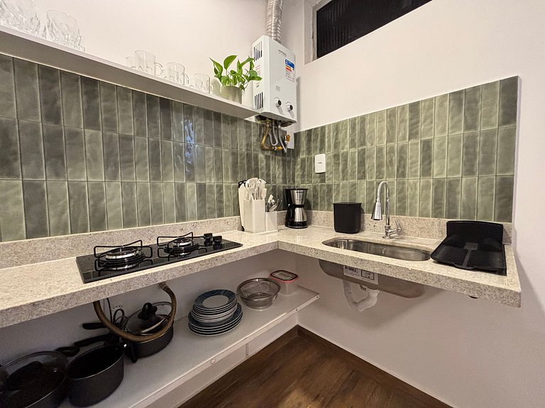 Studio em Copa com vibe praiana e portaria 24h