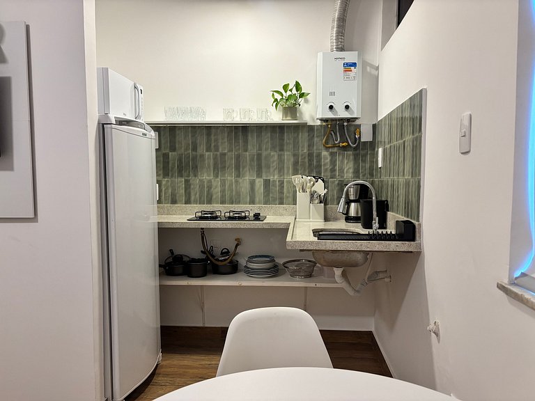 Studio em Copa com vibe praiana e portaria 24h