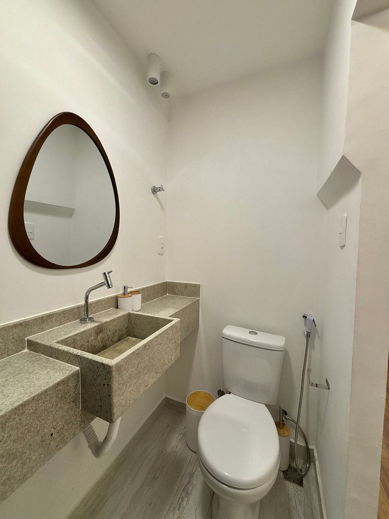 Studio em Copa com vibe praiana e portaria 24h