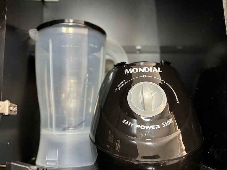 Entre Ipanema e Copa com portaria 24h