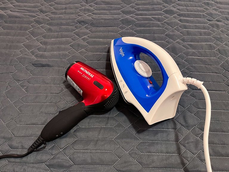 Entre Ipanema e Copa com portaria 24h