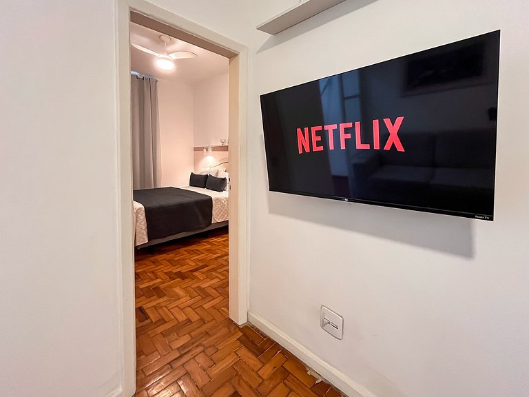 Entre Ipanema e Copa com portaria 24h