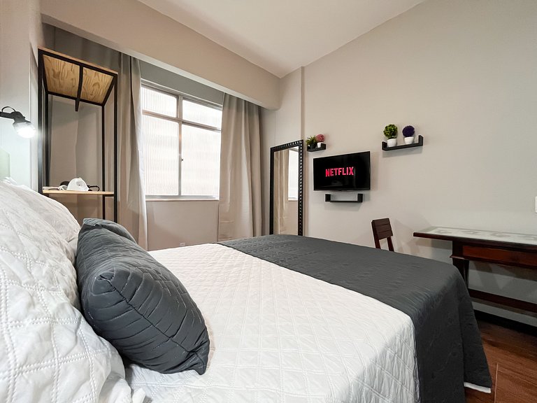 Vista lateral para o Pão de Açúcar e portaria 24h