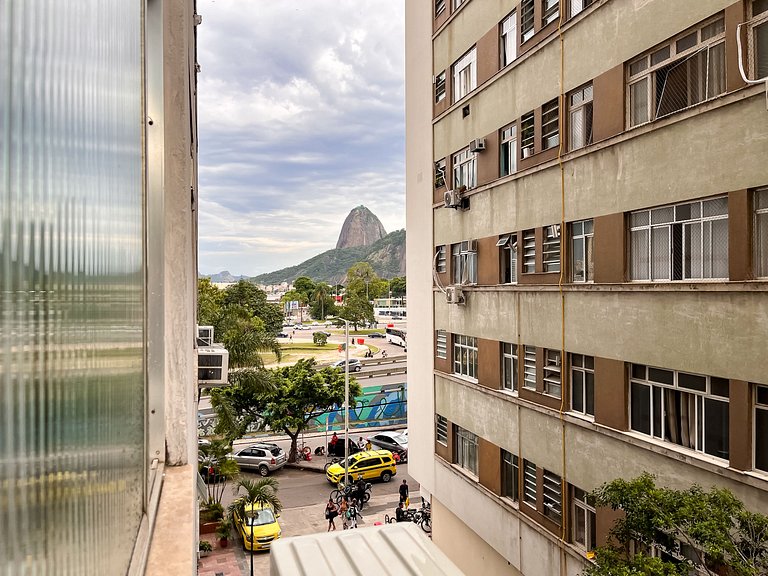 Vista lateral para o Pão de Açúcar e portaria 24h